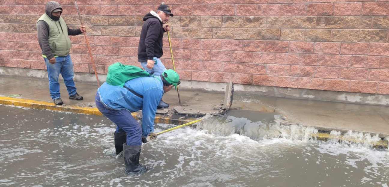 Respuesta Ciudadana de Soledad realiza labores de limpieza en canal ubicado en el Fraccionamiento San Gerardo