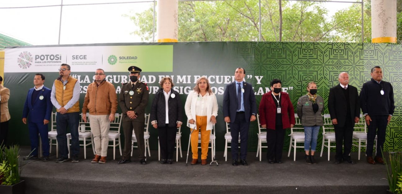 Alcaldesa soledense asiste a la escuela secundaria Ignacio Manuel Altamirano en el marco del programa La Seguridad en mi Escuela y Escuela Segura, Sigamos Adelante