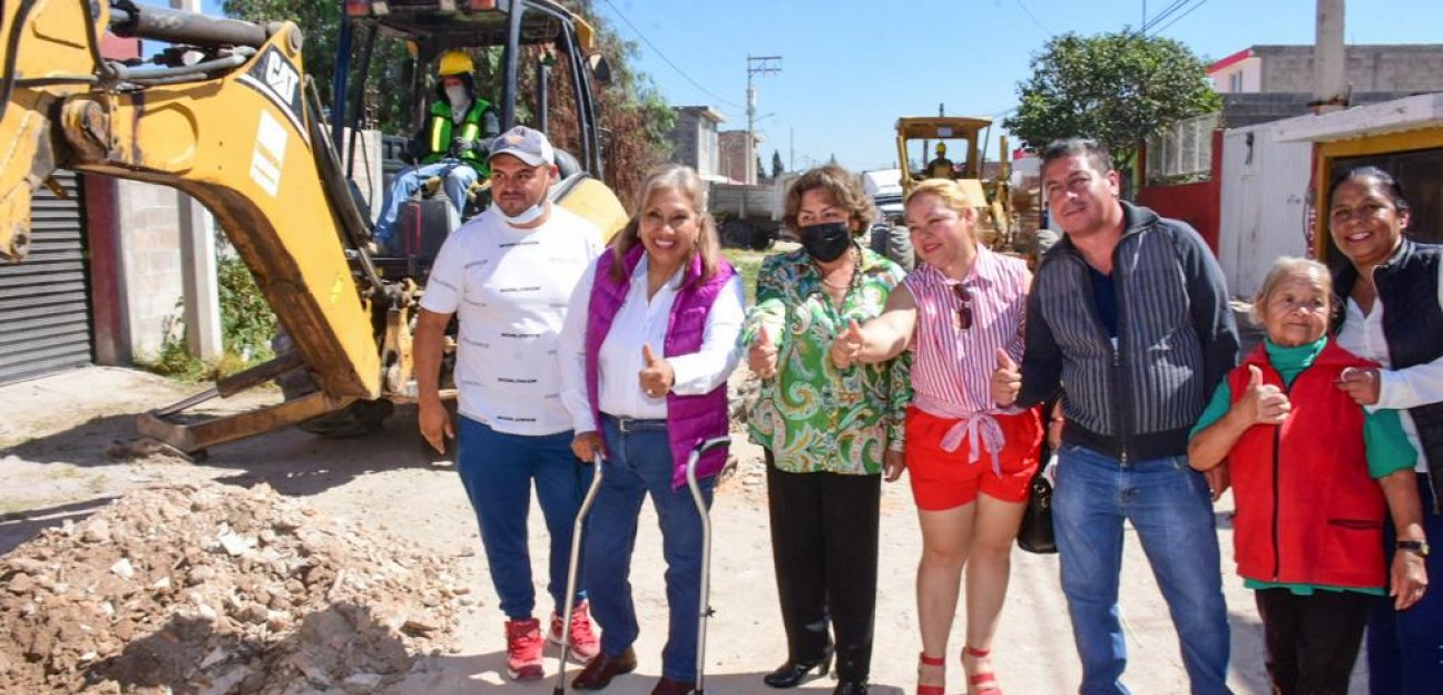 Alcaldesa de Soledad da inicio a la obra de pavimentación de cuatro importantes vialidades en la colonia Rivas Guillén