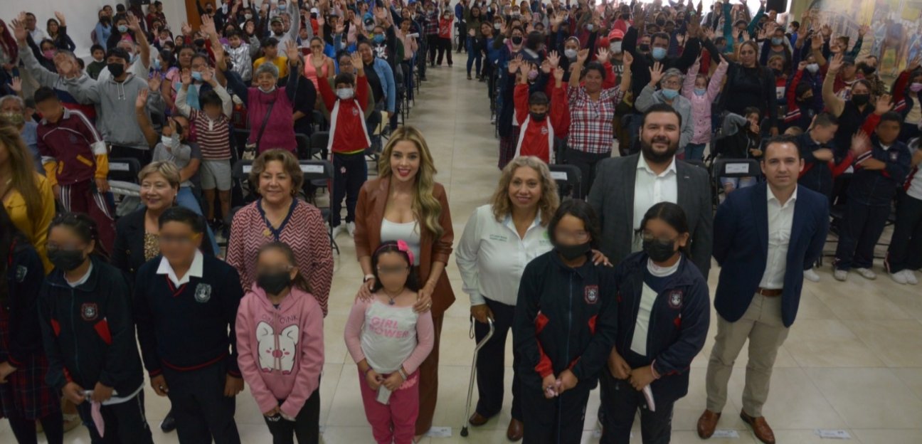 DIF Estatal y Ayuntamiento de Soledad entregan lentes gratuitos a menores a través del programa Goles para Ver Mejor