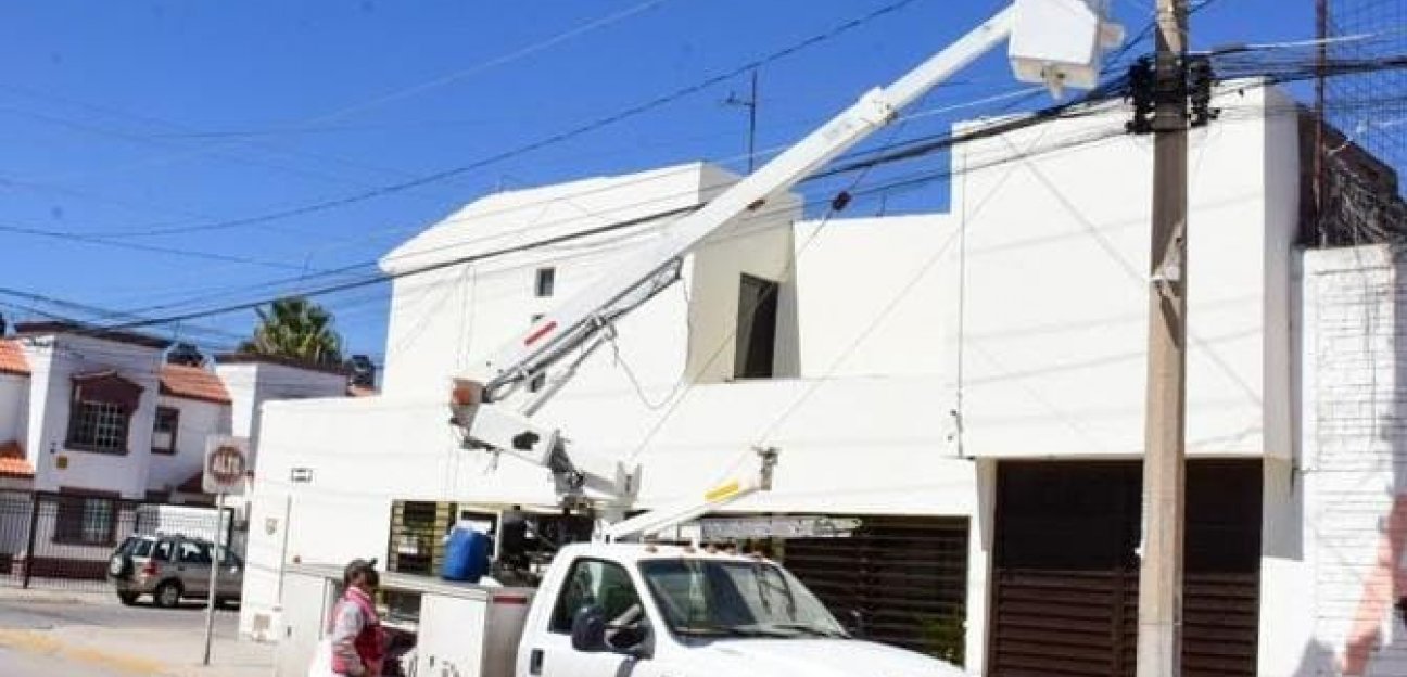 Continúa el mantenimiento a luminarias en Soledad de Graciano Sánchez
