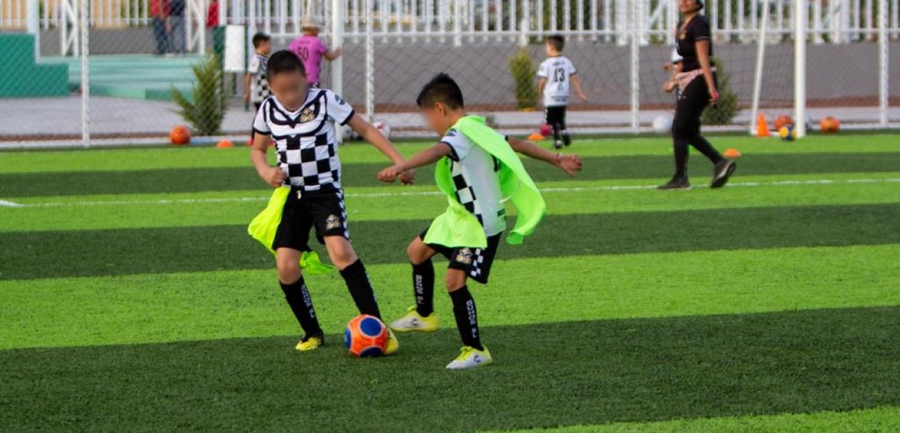 Invitan a niñas y niños de 4 a 15 años de edad a clases de futbol soccer
