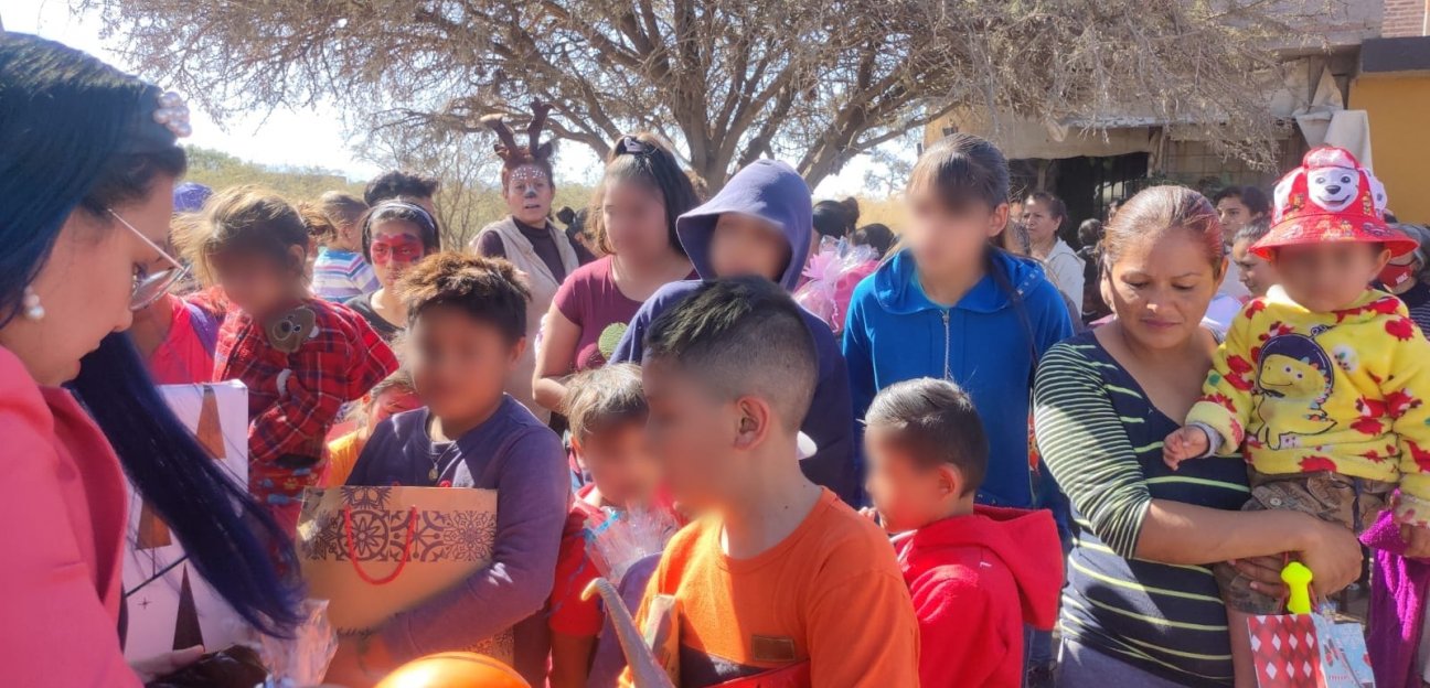 DIF Municipal de Soledad realizó una nueva entrega de regalos en Jardines del Carmen