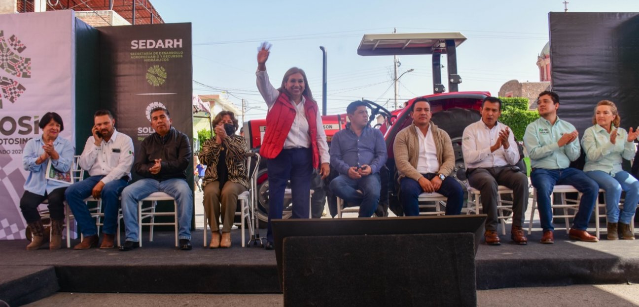 Alcaldesa Leonor Noyola fortalece el campo soledense