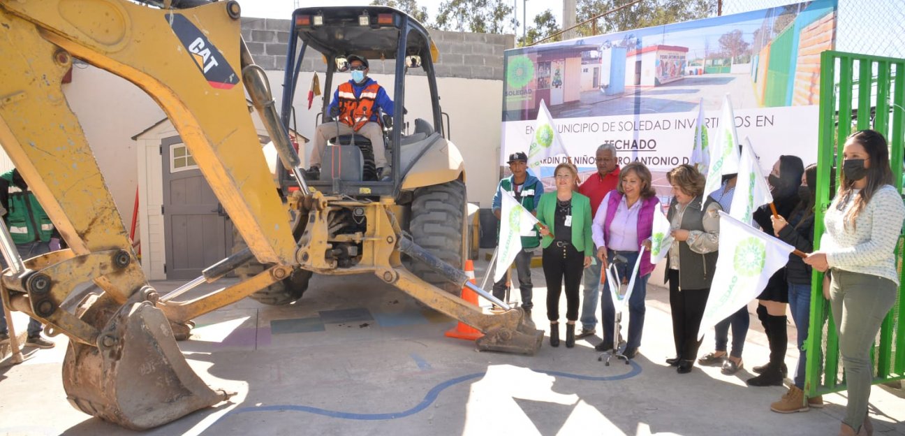 Alcaldesa soledense demuestra su compromiso con la educación y arranca techado en jardín de niños