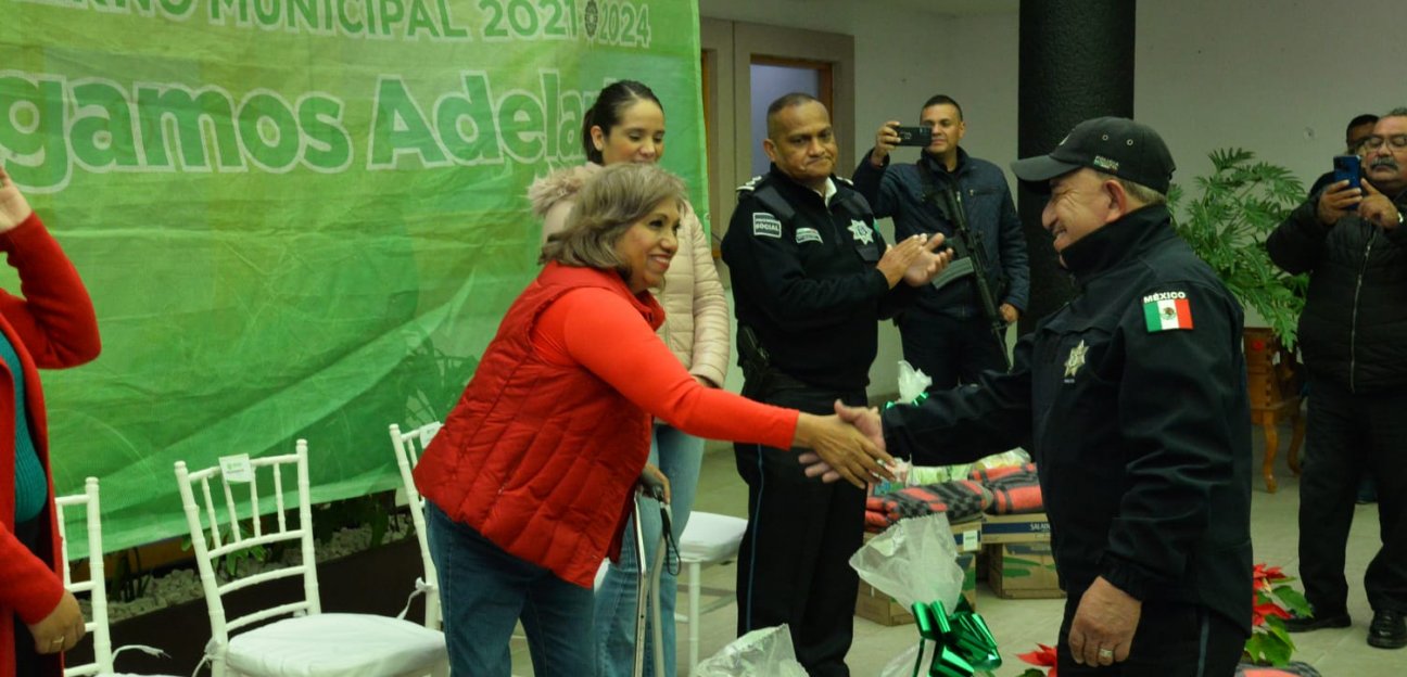 Presidenta municipal de Soledad, Leonor Noyola, entregó despensa a personal sindicalizado del municipio