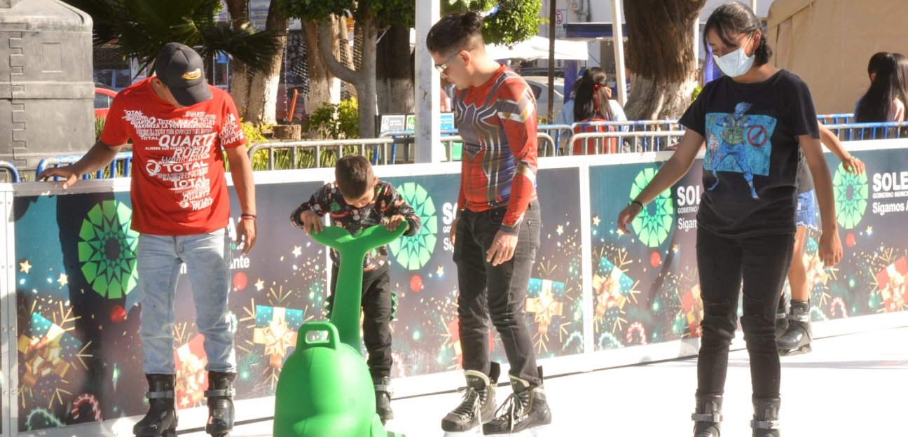 Gracias a las atracciones navideñas instaladas en Soledad, se han dado cita cientos de visitantes