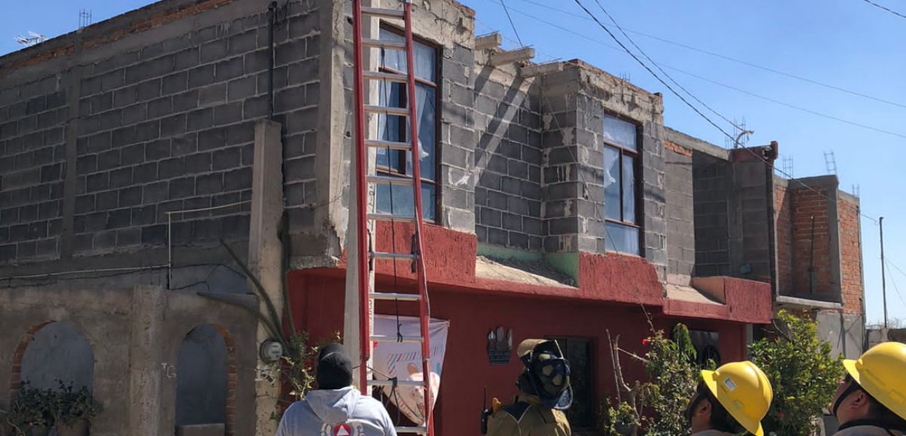 Protección Civil de Soledad liberó un águila que quedó atrapada en cables de energía eléctrica en Los Hornos