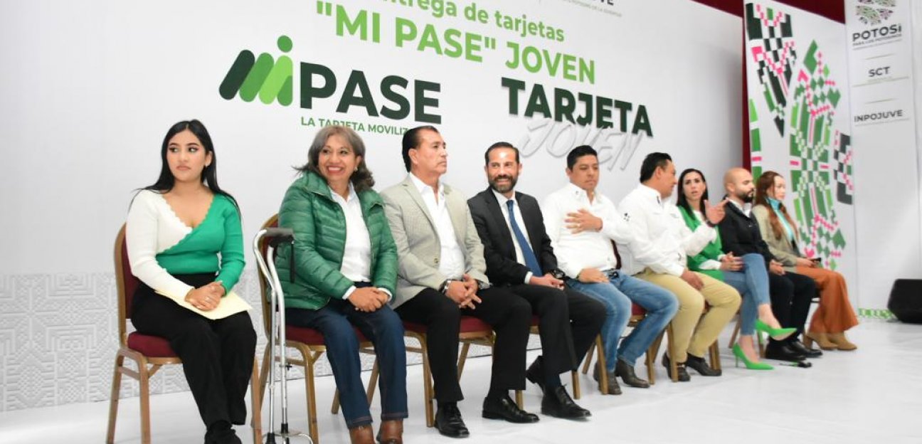 Alcaldesa Leonor Noyola acude al evento de entrega de la tarjeta Mi Pase y Tarjeta Joven