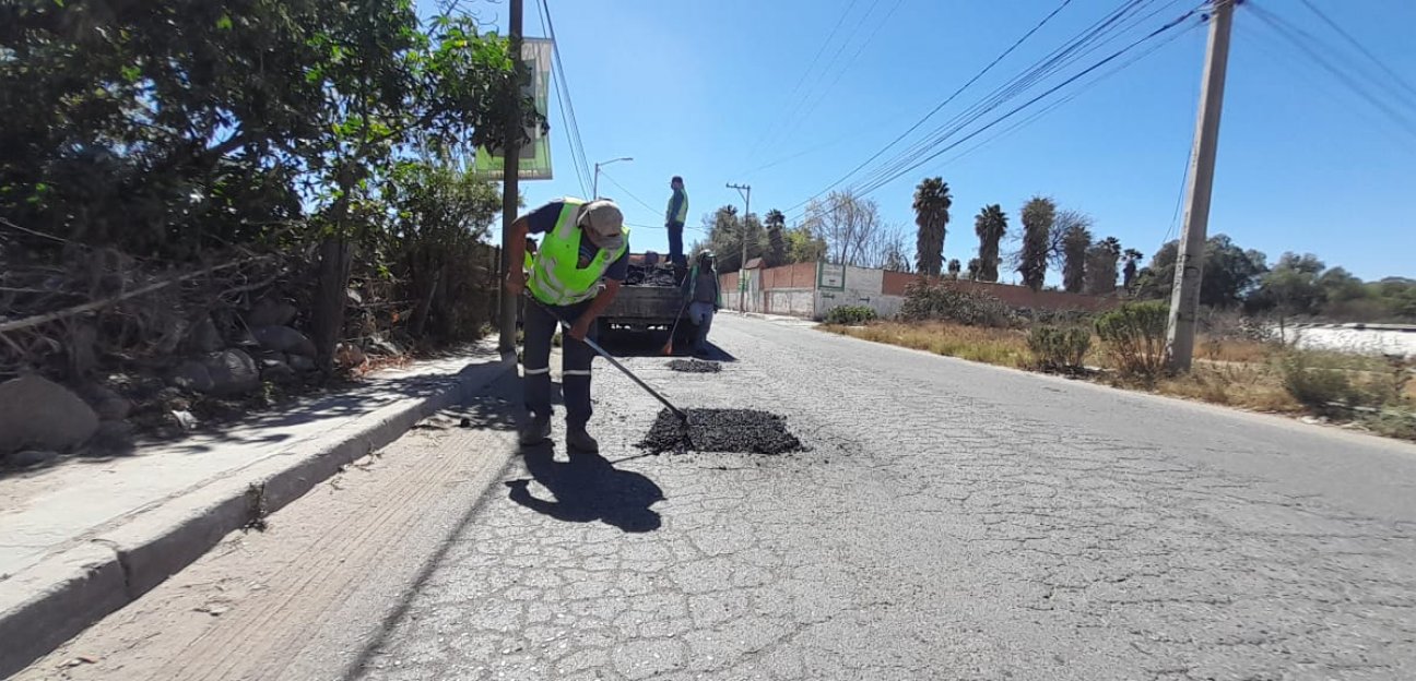 Cada vez más vialidades son atendidas con labores de bacheo