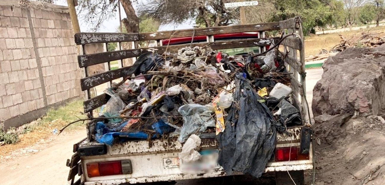 La dirección de Fomento Agropecuario de Soledad de Graciano Sánchez realiza limpieza en canalones