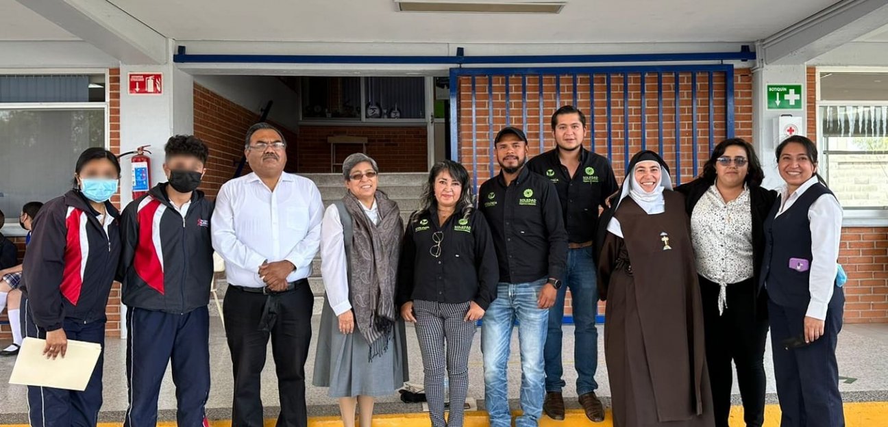 La dirección de Ecología de soledad participó en Festival de Moda con artículos reciclados organizado por el Colegio Juan Pablo II
