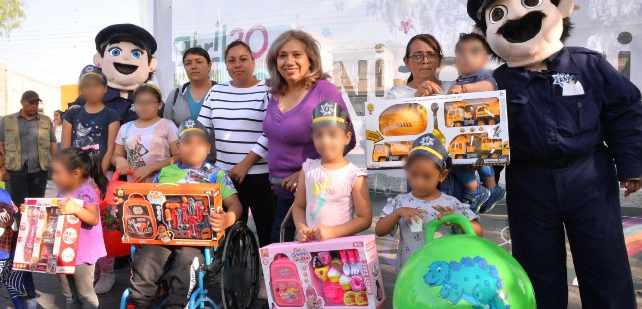 Alcaldesa Leonor Noyola Cervantes, provoca sonrisas en el cuarto día de festejos del Día del Niño y la Niña 
