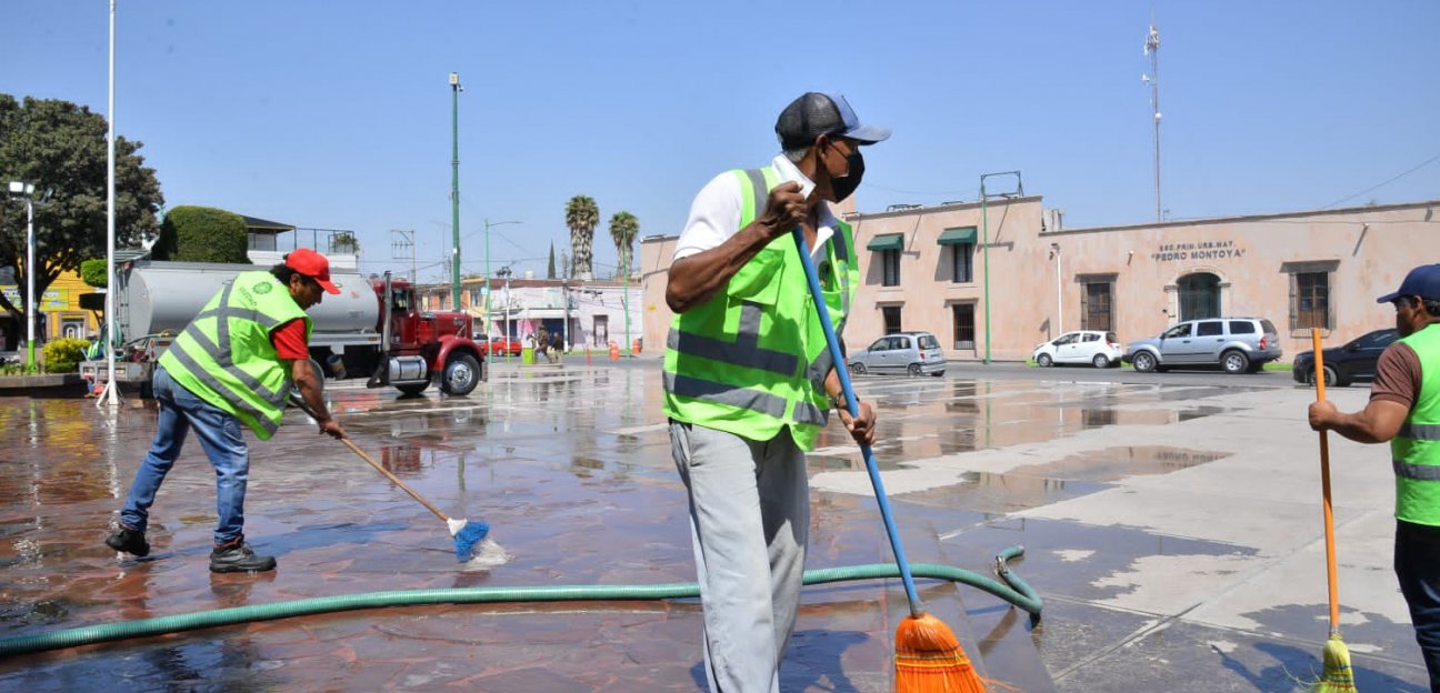 Servicios Municipales da mantenimiento a infraestructura urbana de la plaza principal