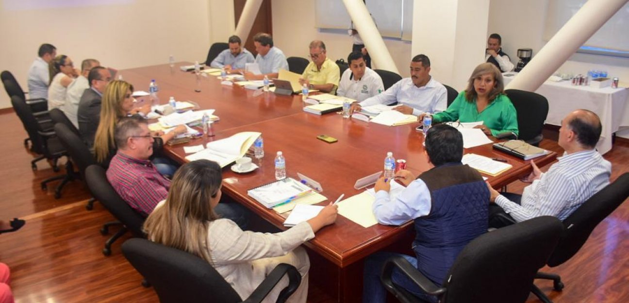 Alcaldesa exige a Interapas dotar de agua potable a todas las viviendas del municipio