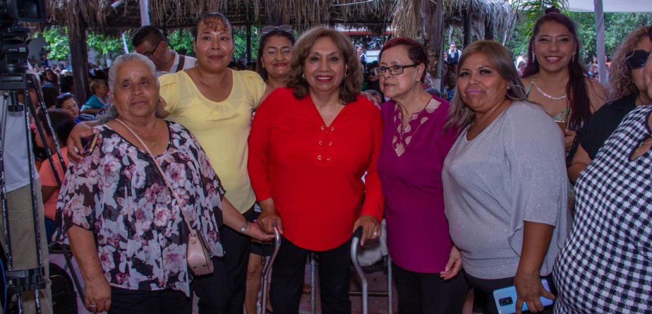 La alcaldesa y el gobernador del Estado festejaron a las madres en su día 
