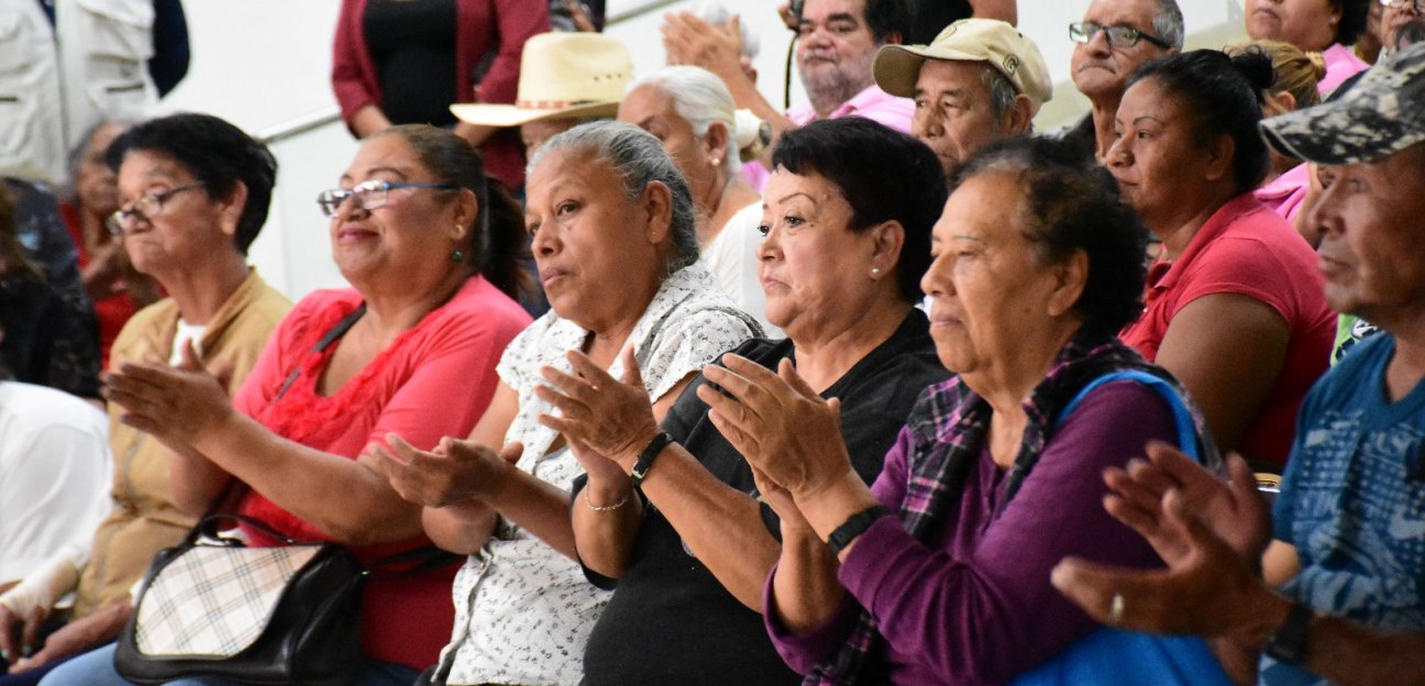 Alcaldesa Leonor Noyola inicia entrega de apoyos económicos a Adultos Mayores