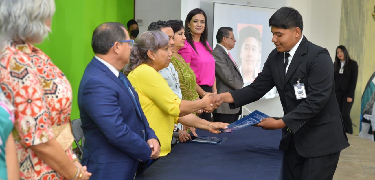 Leonor Noyola reafirma respaldo integral al rubro educativo soledense