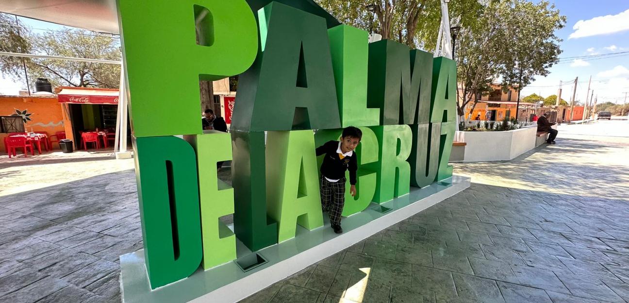 Familias de Palma de la Cruz en Soledad, estrenan vanguardista plaza principal