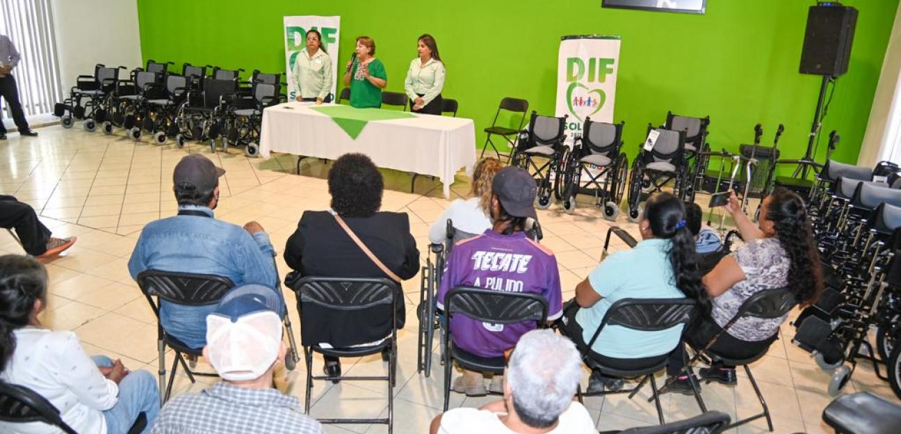 En Soledad, personas con discapacidad recibren aparatos funcionales