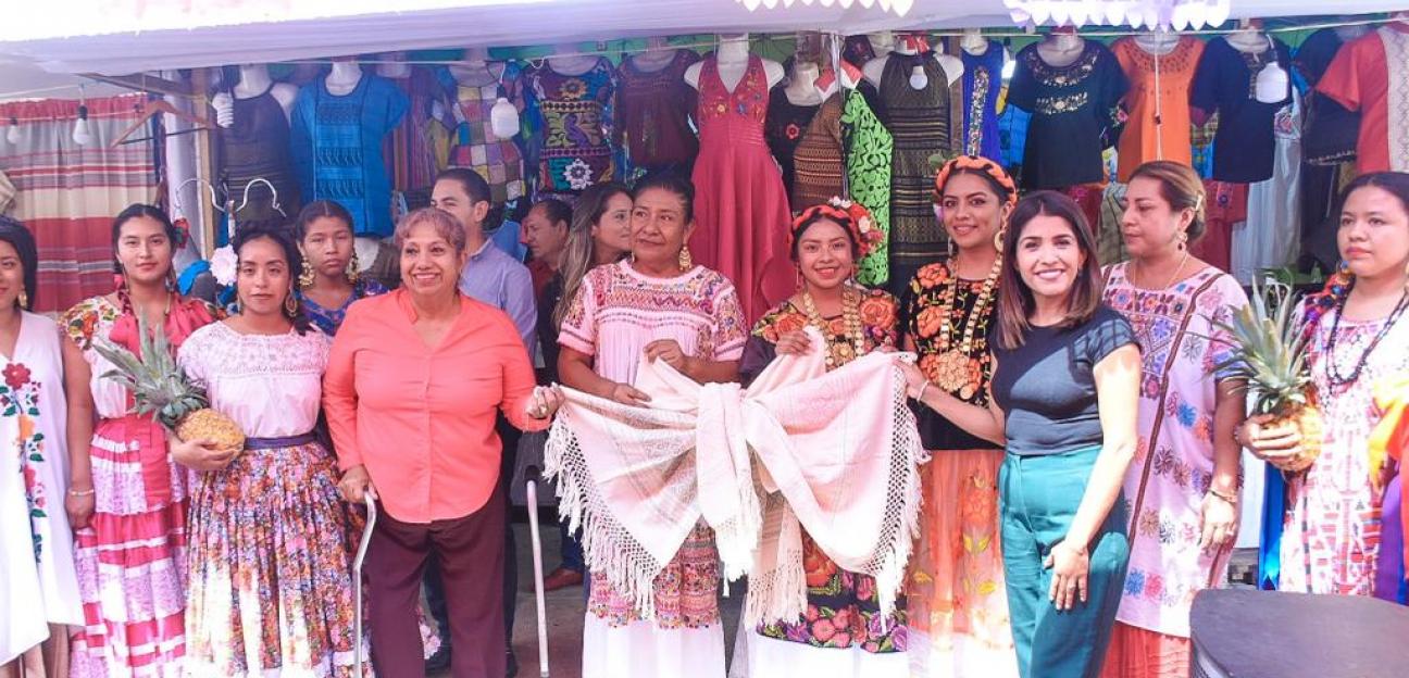 Inauguran Muestra Guelaguetza en Plaza de Soledad