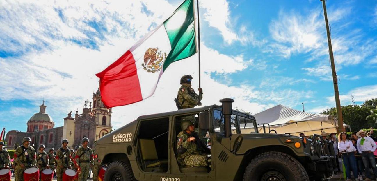 Entusiasta y patriótico desfile conmemorativo por el 113 aniversario de la Revolución Mexicana, en Soledad de G.S.