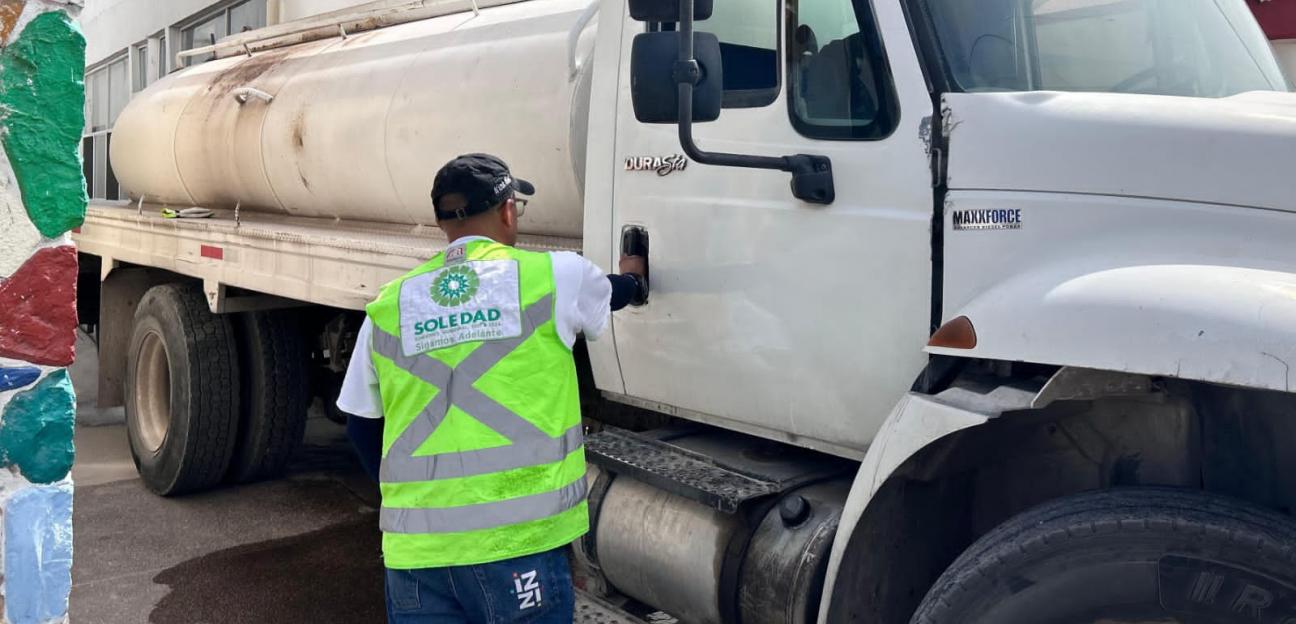 Mantiene Ayuntamiento de Soledad apoyo de agua potable gratuita a familias