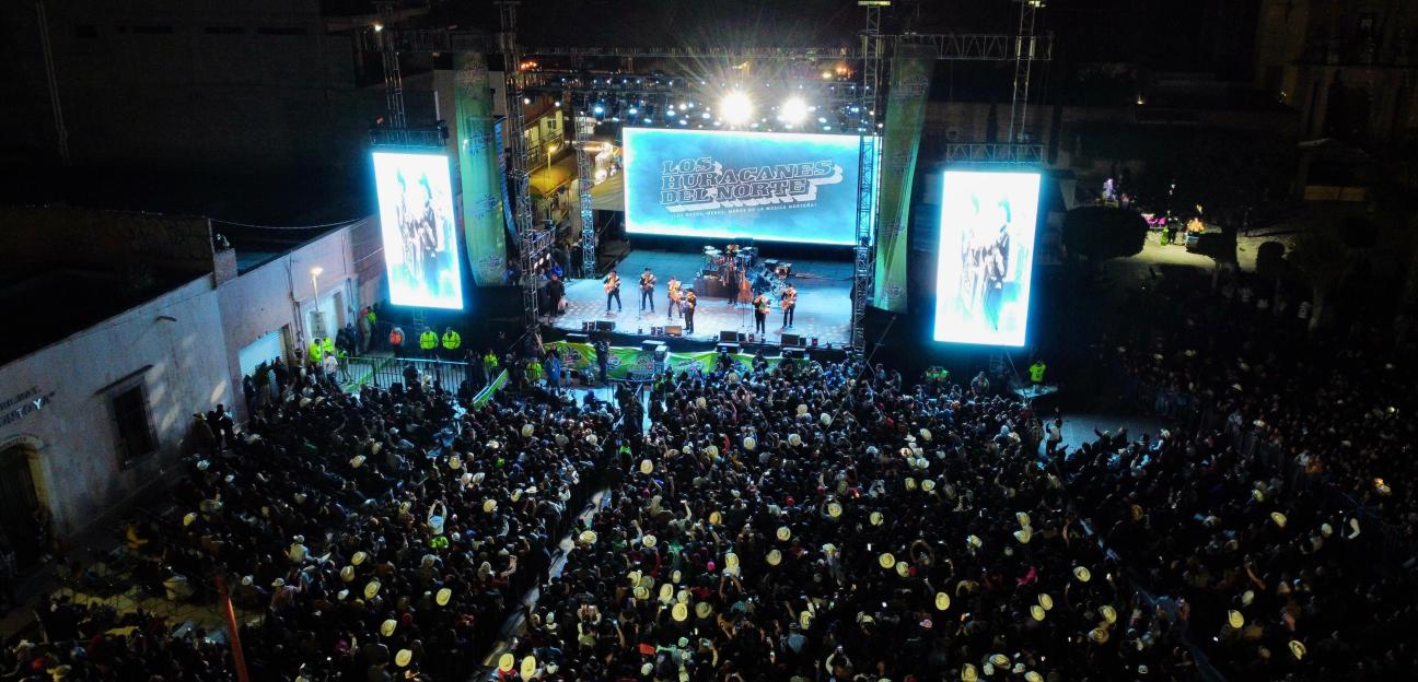 Otro lleno arrasador en la FENAE con Los Huracanes del Norte