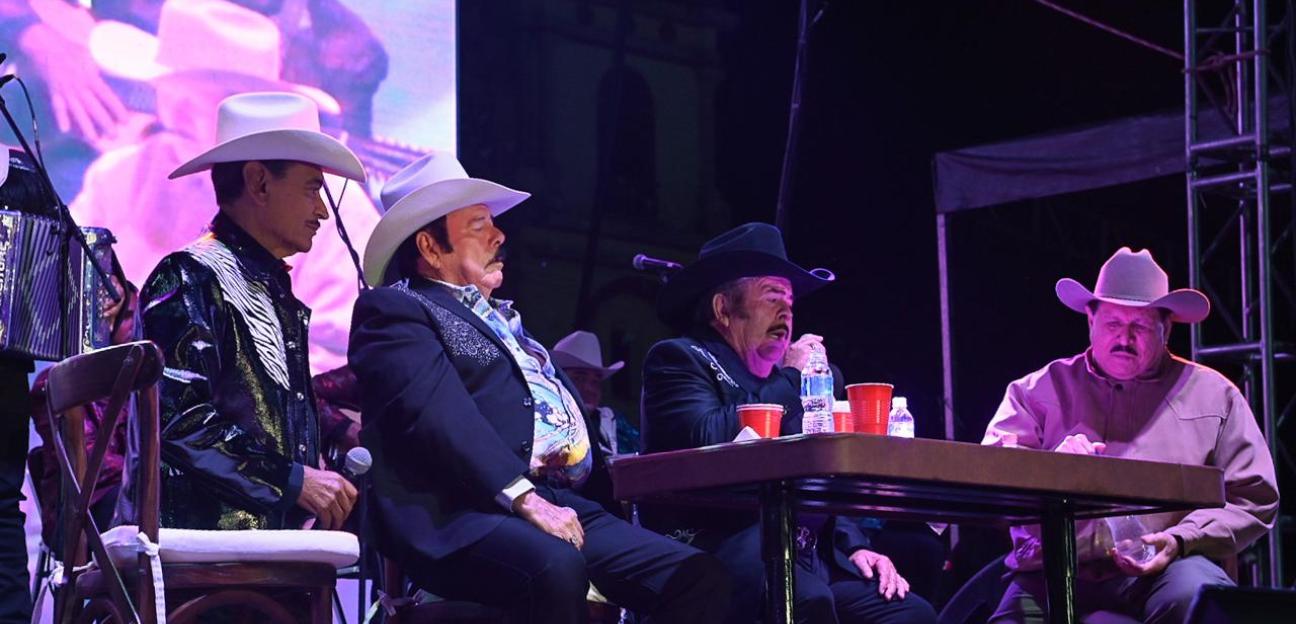 ¡Noche de Leyendas! Palomazo Norteño complace a miles en el escenario de la FENAE