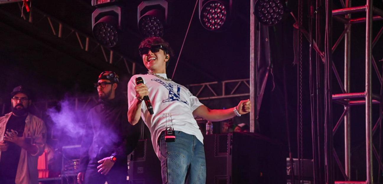 Gabito Ballesteros protagoniza cierre avasallador en la Feria de la Enchilada