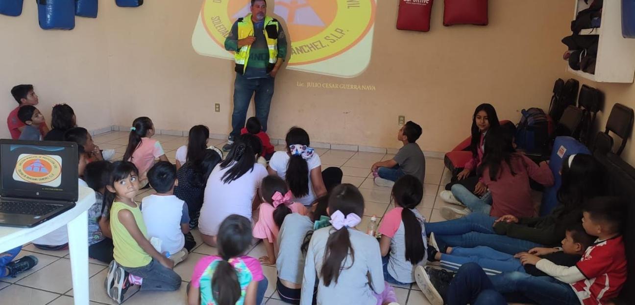 Protección Civil de Soledad fomenta la prevención en infantes durante campamento de verano