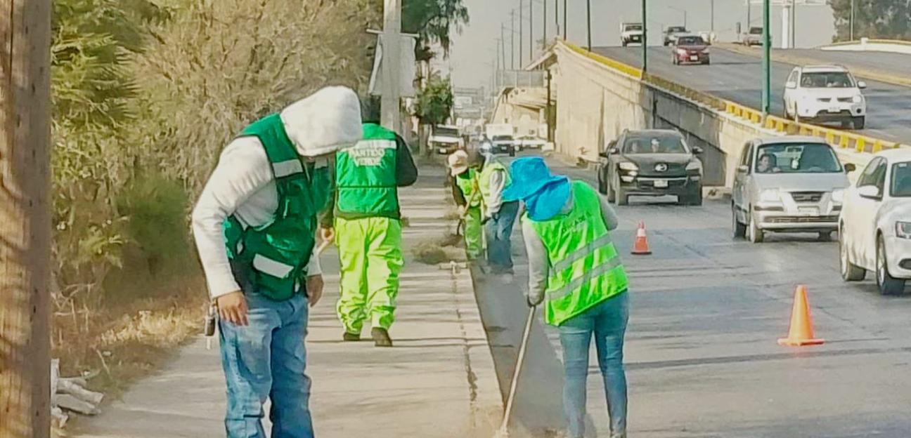 Ayuntamiento de Soledad retira publicidad caduca y devuelve el embellecimiento de  avenidas principales