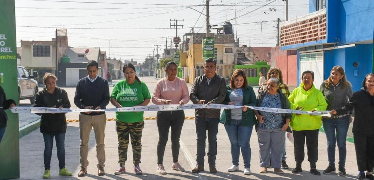 Con el anuncio de más obra urbana, Juan Manuel Navarro entrega pavimentación de calles en la colonia Praderas del Maurel