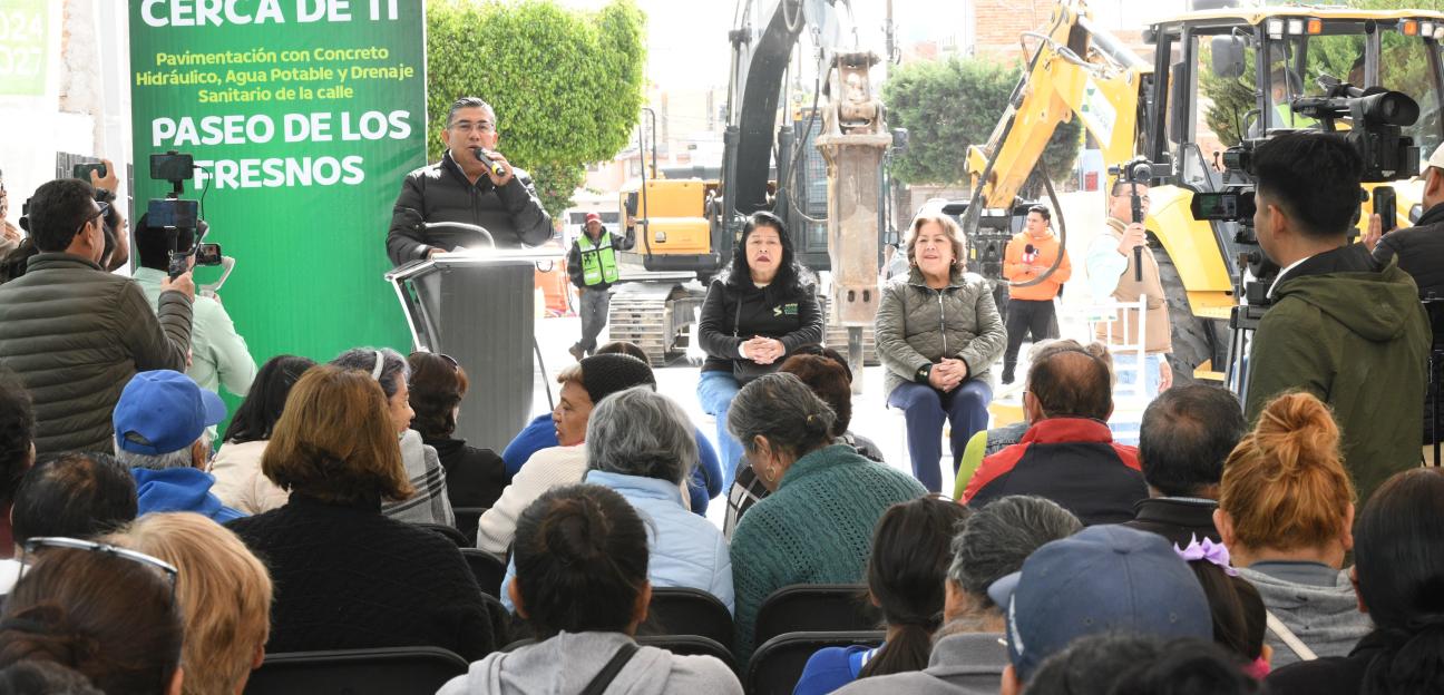 Juan Manuel Navarro, un Alcalde que cumple a los soledenses: habitantes de Los Fresnos durante arranque de pavimentación