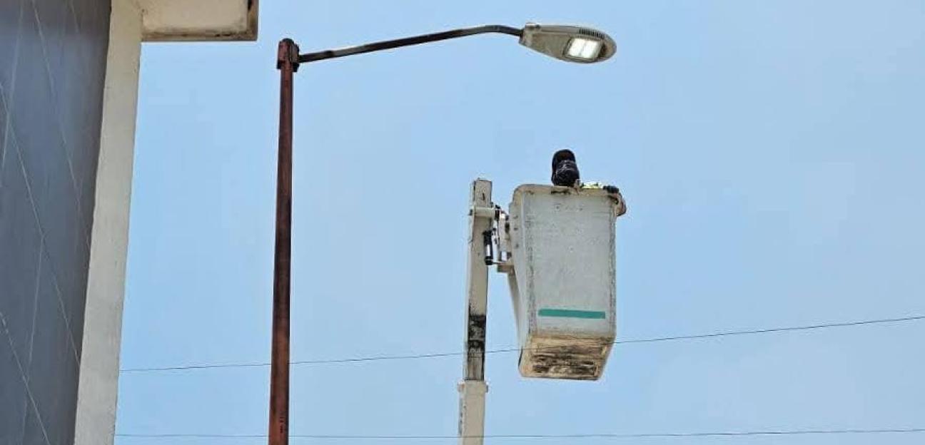 Atiende Ayuntamiento de Soledad reportes por alumbrado público en menos de 24 horas