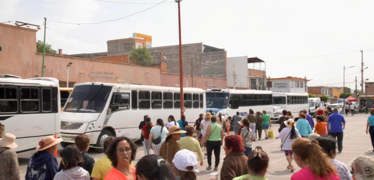 Con paseo recreativo Ayuntamiento de Soledad fortalece cercanía con adultos mayores