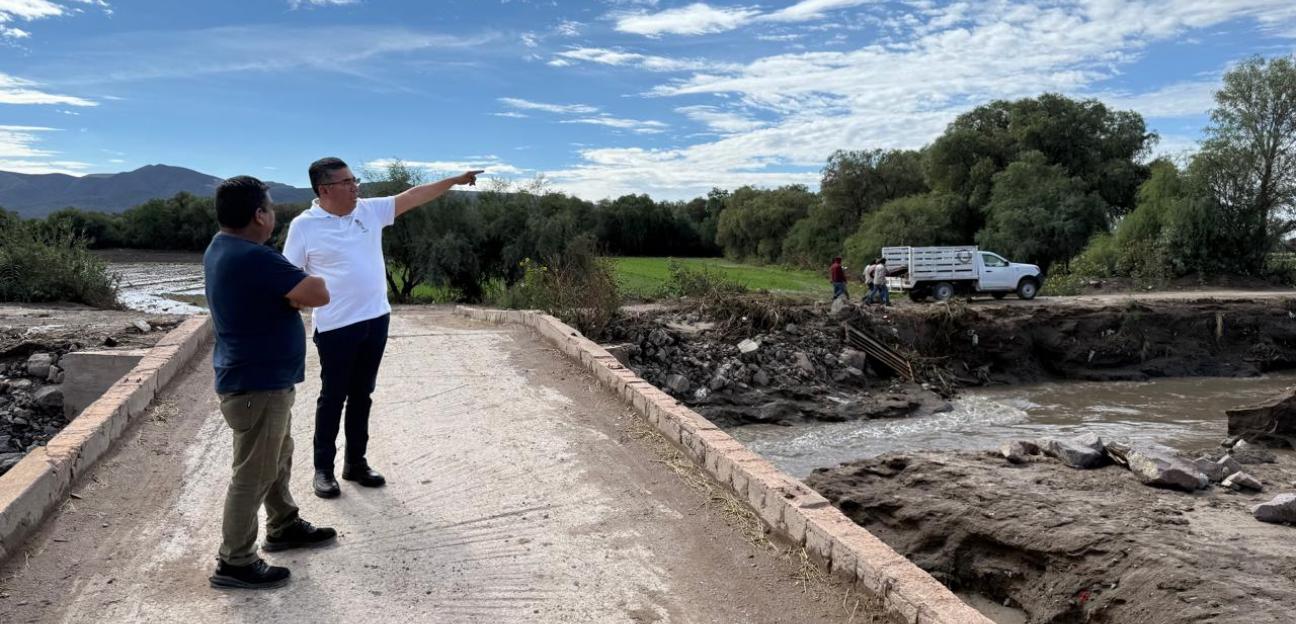 Alcalde Juan Manuel Navarro supervisa zona afectada por lluvias en Palma de la Cruz