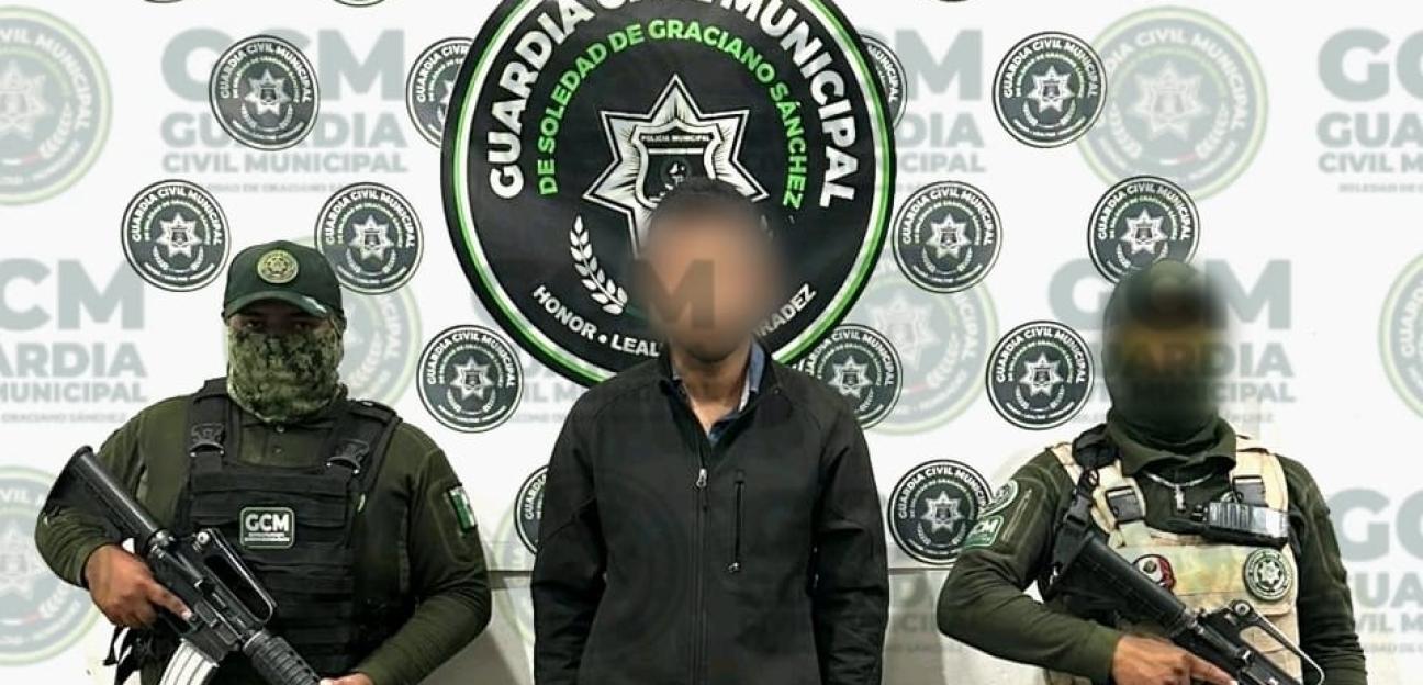 Guardia Civil de Soledad detiene a sujeto por lesiones y despojar de sus pertenencias a transeúnte, en av. de los Pinos