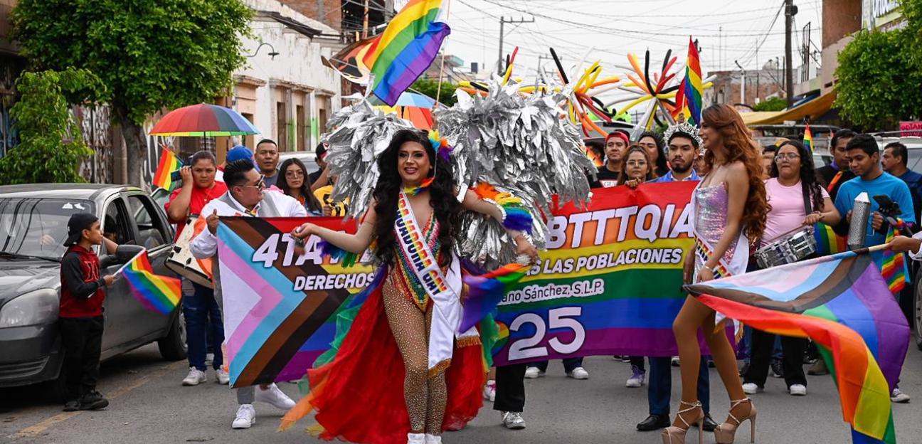 Marcha multicolor llega a la plaza de Soledad con un mensaje de inclusión a la diversidad sexual