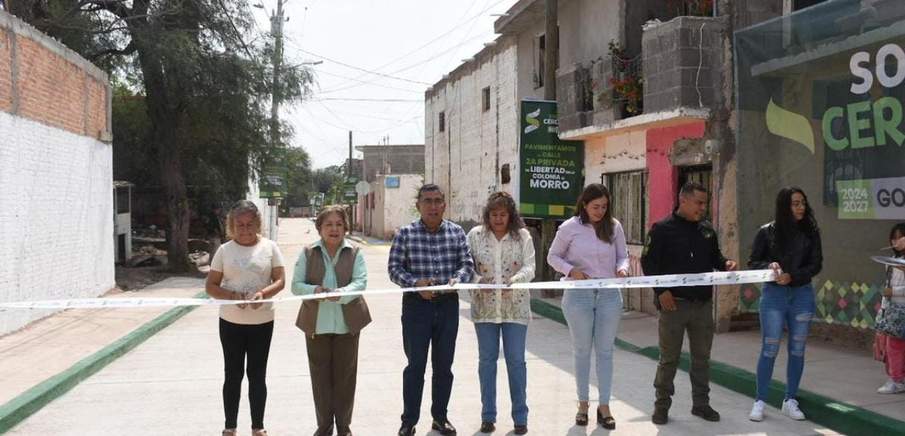 Alcalde Juan Manuel Navarro entrega pavimentación integral en colonia El Morro