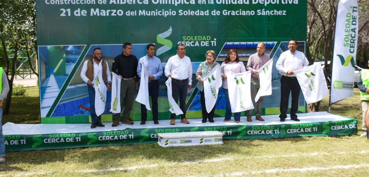 Juan Manuel Navarro detona el desarrollo social e inicia construcción de alberca olímpica en Soledad 