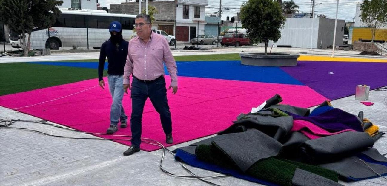 Alcalde Juan Manuel Navarro supervisa progreso en la construcción del parque urbano en Villas del Sol