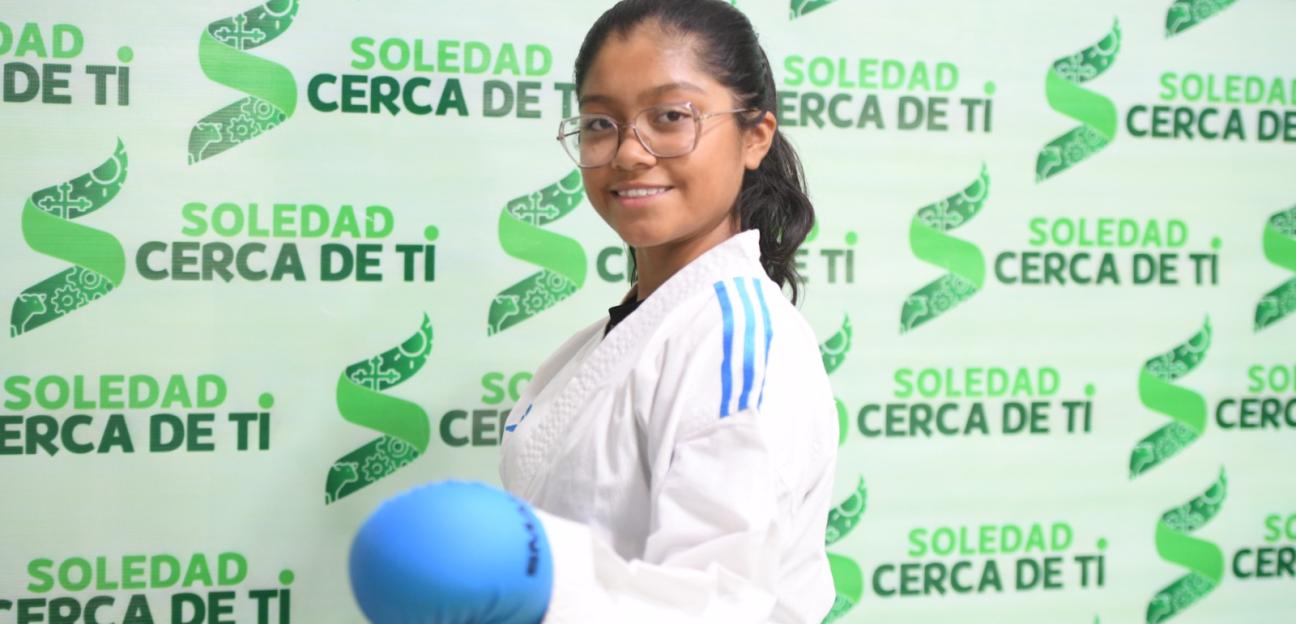 Ariana Santoyo, deportista seleccionada en Campeonato Panamericano, recibe respaldo del Alcalde Juan Manuel Navarro