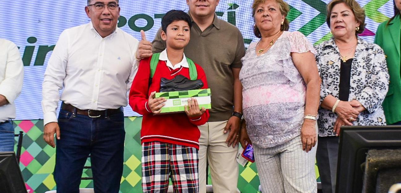 Ricardo Gallardo y Juan Manuel Navarro garantizan regreso a clases con zapatos y útiles gratuitos en Soledad
