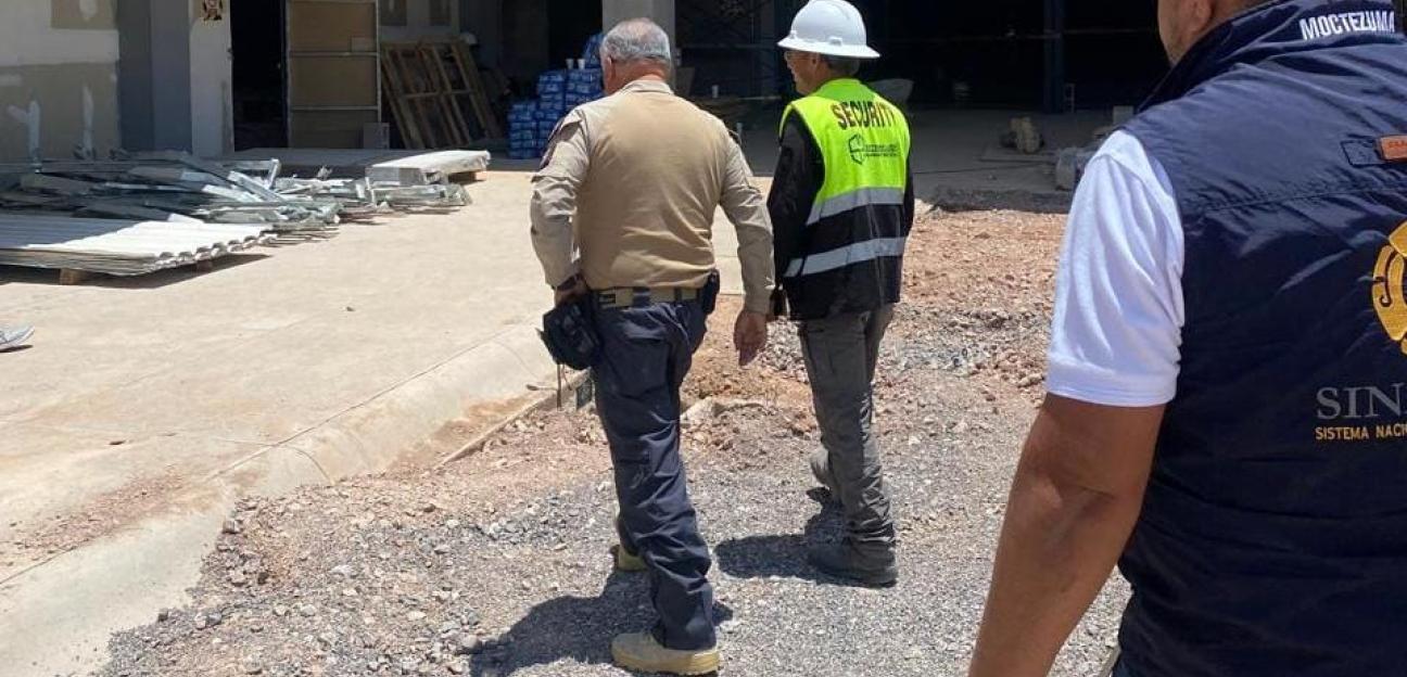 Protección Civil de Soledad verifica cumplimiento de normas preventivas en Plaza Las Huastecas