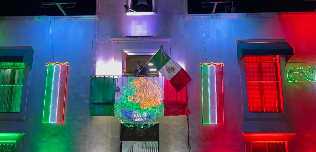 Alcalde Juan Manuel Navarro Muñiz llenó de vivas y alegría la noche patria en Soledad