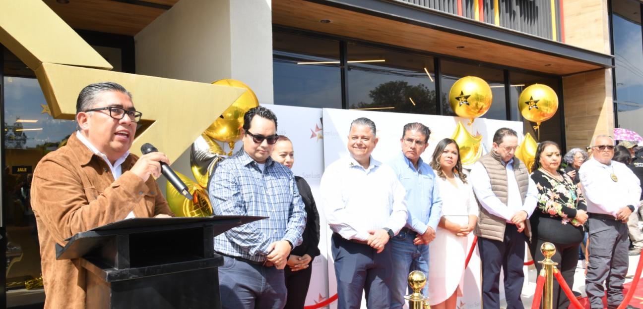 Juan Manuel Navarro destaca la confianza empresarial en Soledad, al inaugurar nueva Carl's Jr
