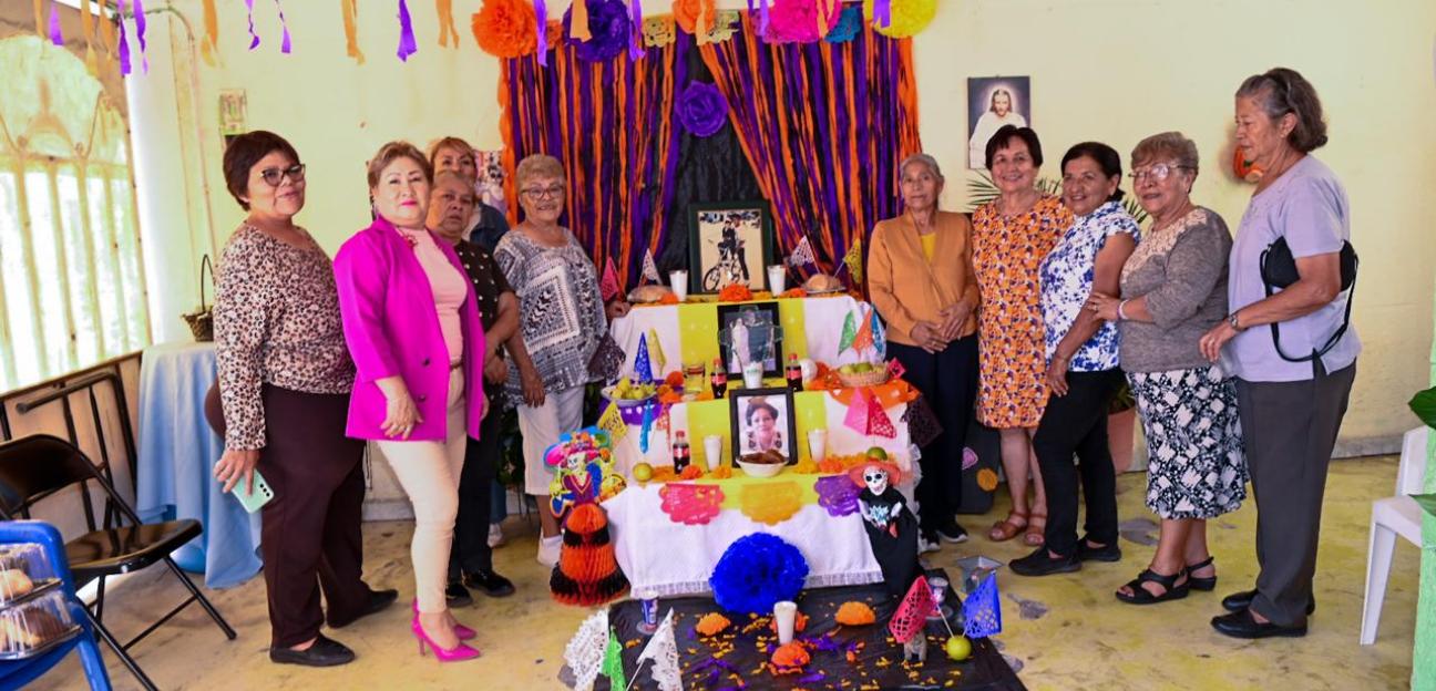 Activa participación de clubes de adultos mayores en concurso de altares de muertos en Soledad