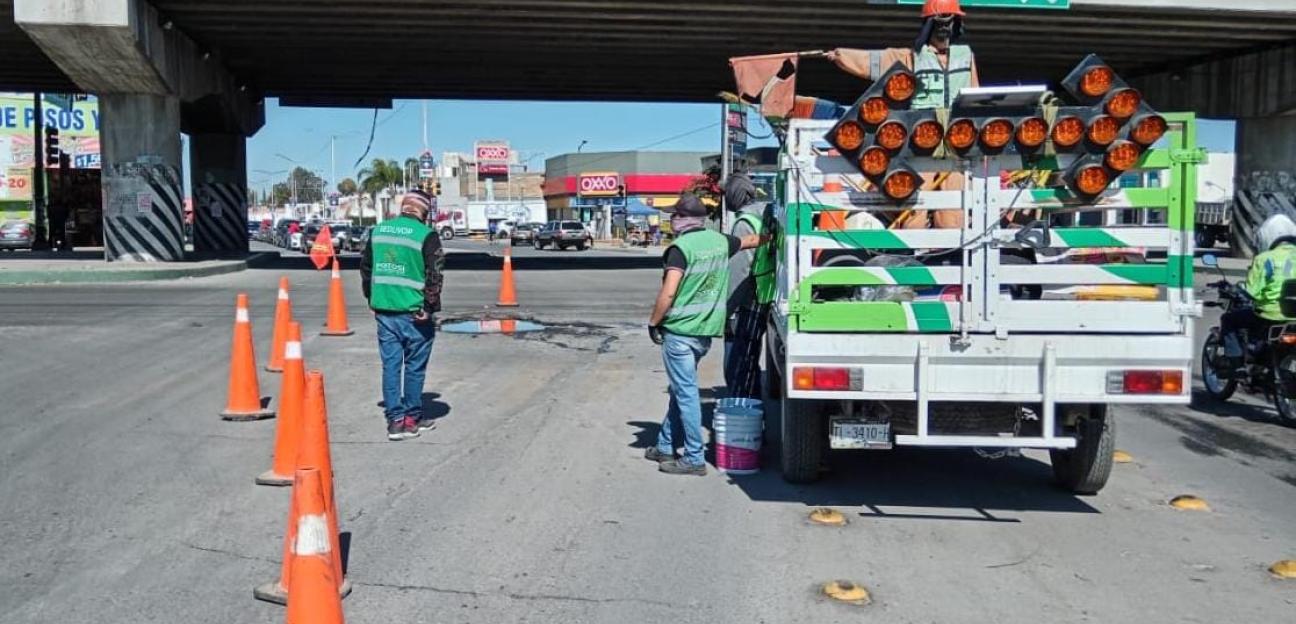 Ayuntamiento de Soledad inicia trabajos de reparación de fuga de drenaje en av. José de Gálvez