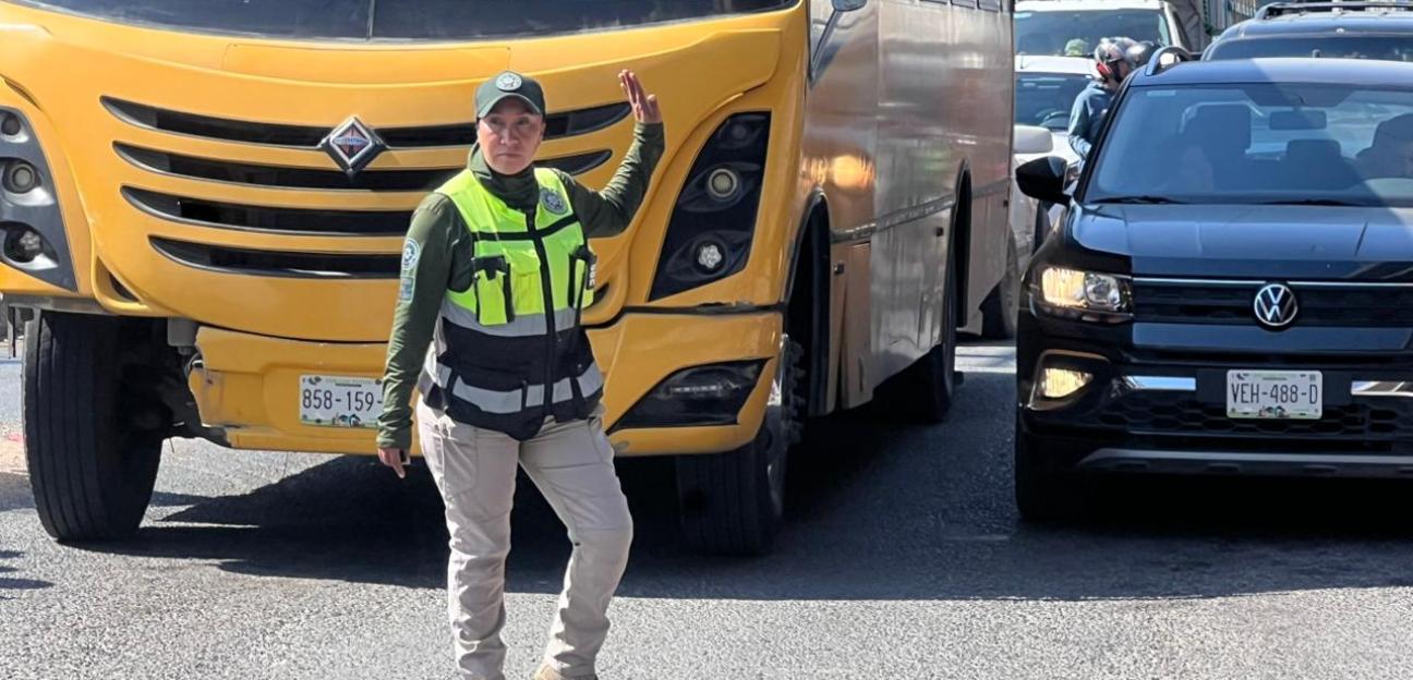 Guardia Civil de Soledad mantiene labores de seguridad vial en obra de puente vehicular en Circuito Potosí